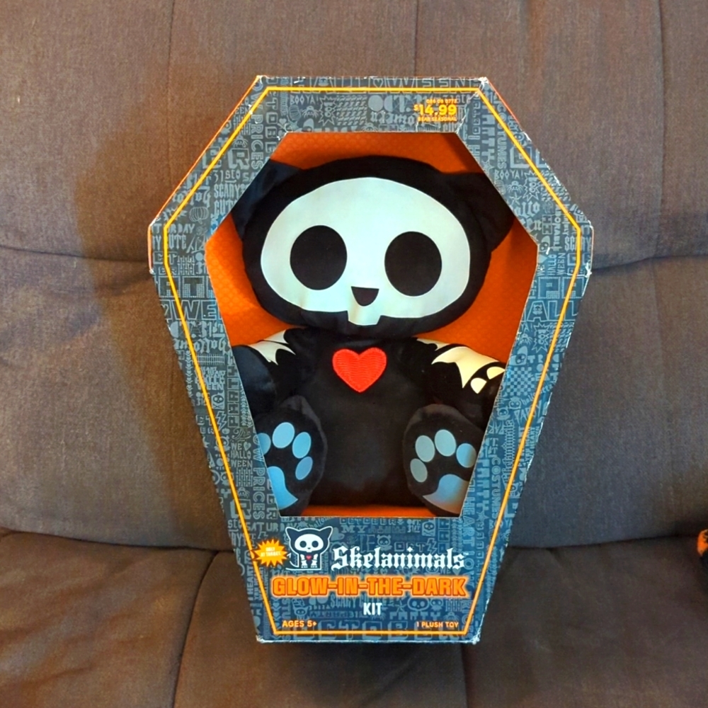 RARE Skelanimals Glow-In-The-Dark Kit